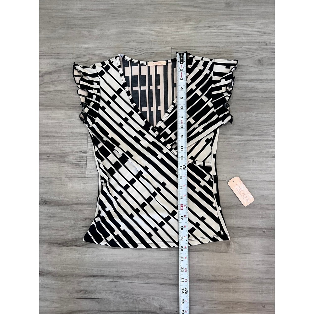 Vintage Forever 21 Y2K Geometric Wrap Top Ruffle Sleeve Black Cream Small NWT - Picture 7 of 14